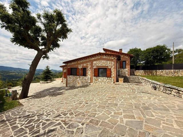 Prestigiosa villa in vendita vocabolo paradiso, 4, Mompeo, Lazio