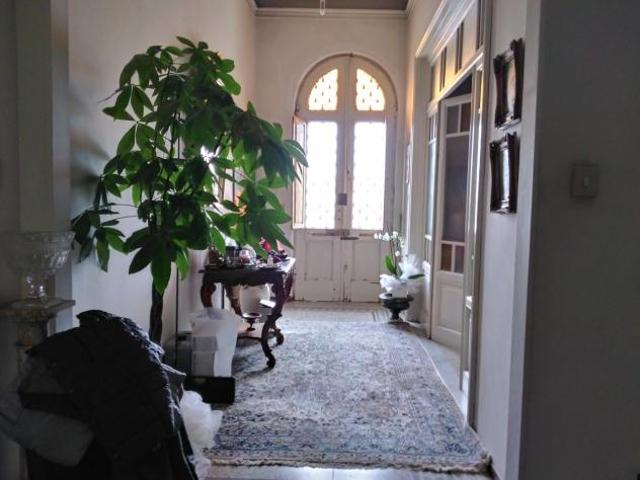 Prestigiosa Villa Liberty in passeggiata a Lido di Camaiore su piu piani.La casa è composta da ingresso, corridoio,salone ampio,disimpegno, sala
