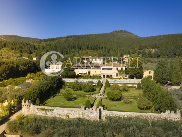 Prestigiosa villa medicea con giardino all’italiana sulle co. 1350m² Sesto Fiorentino