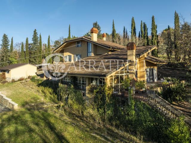 Prestigiosa villa perfettamente ristrutturata ed uno dei mag. 560m² Arezzo