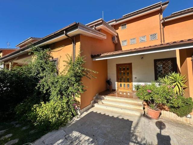 Villetta a Schiera di 259 mq in vendita Ciampino, Lazio