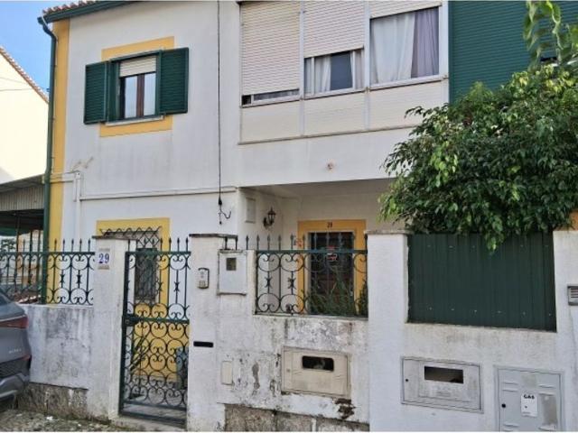 Prestigiosa casa de 140 m² à venda Almada, Setúbal