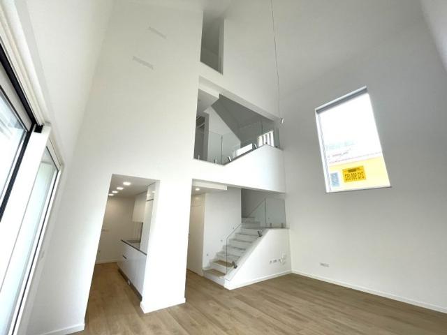 Prestigiosa casa de 147 m² à venda Almada, Setúbal