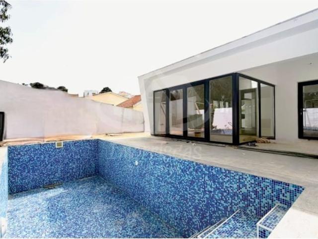 Prestigiosa casa de 123 m² à venda Charneca de Caparica, Portugal