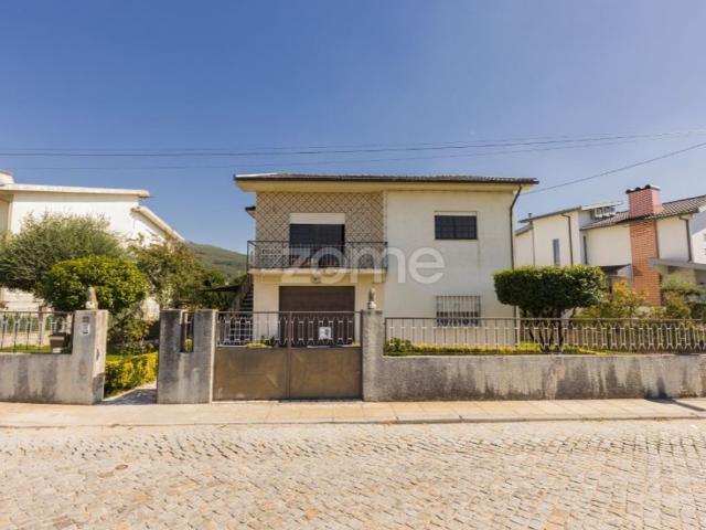 Prestigiosa casa de 246 m² à venda Braga, Portugal