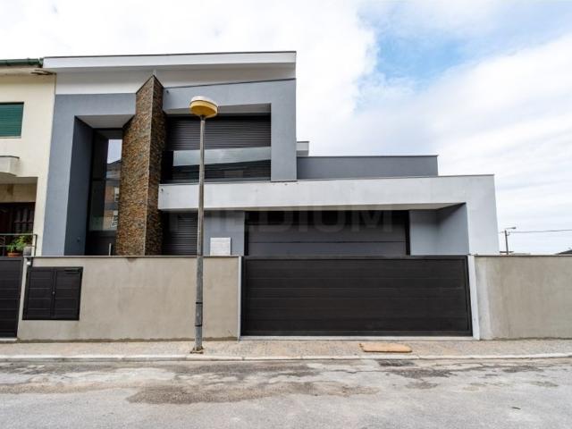 Prestigiosa casa de 267 m² à venda Maia, Porto