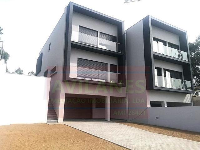 Casa de 270 m² à venda Santa Maria da Feira, Aveiro