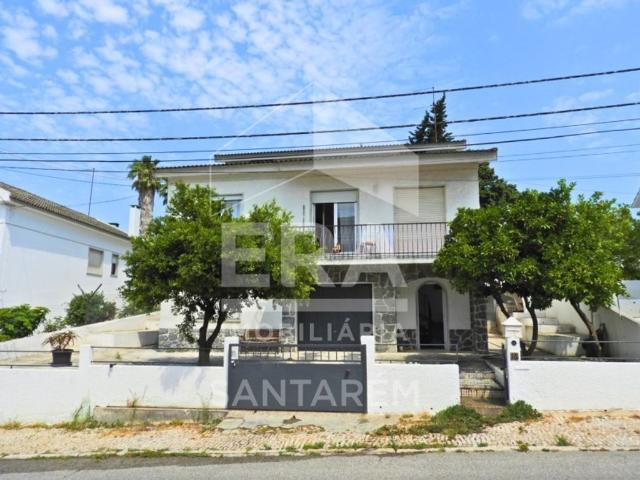 Prestigiosa casa de 290 m² à venda Sao Pedro, Santarém
