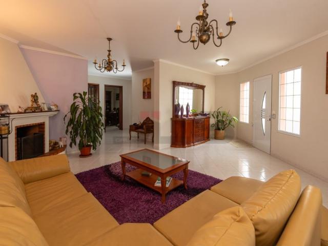 Prestigiosa casa de 294 m² à venda Ponta Delgada, Portugal