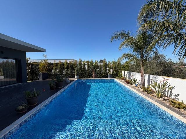 Prestigiosa casa de 200 m² à venda Oleiros, Setúbal