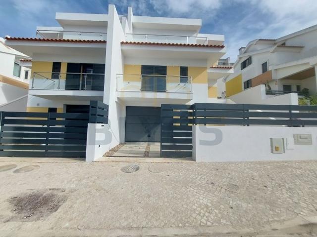 Prestigiosa casa de 212 m² à venda Amadora, Portugal