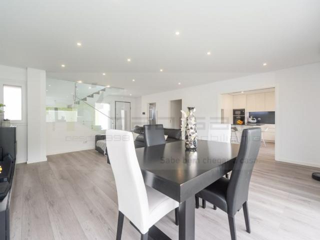 Prestigiosa casa de 348 m² à venda Odivelas, Lisboa