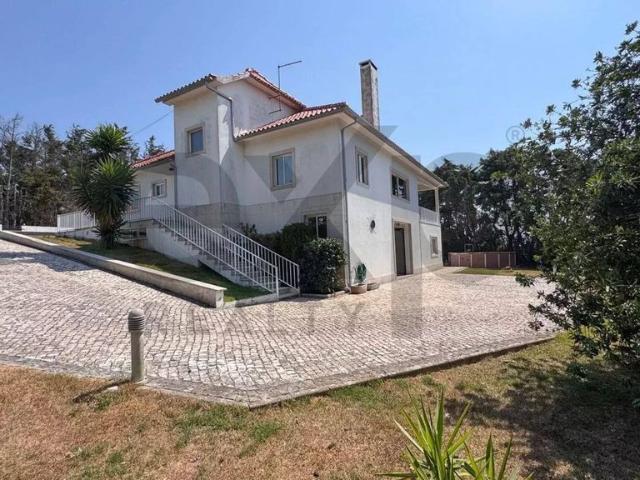 Prestigiosa casa de 360 m² à venda Bárrio, Leiria