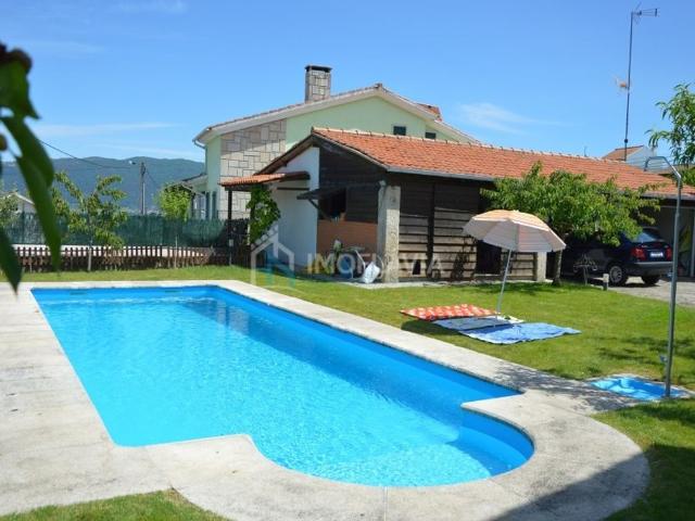 Casa de 394 m² à venda Chaves, Vila Real