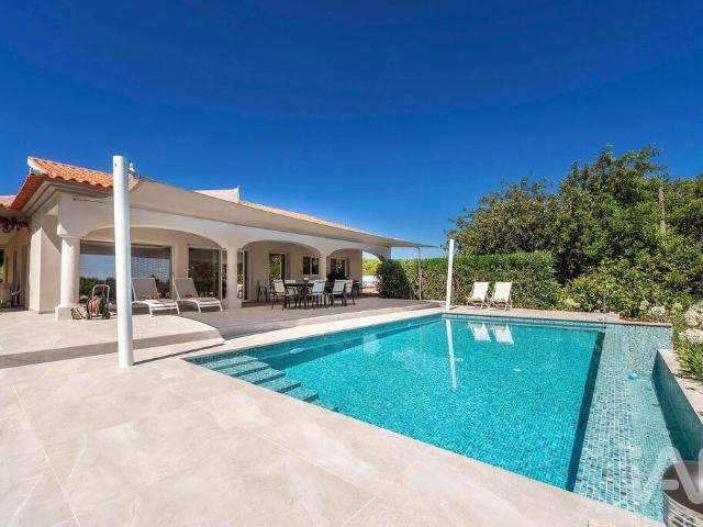 Prestigiosa casa de 335 m² à venda Almancil, Portugal