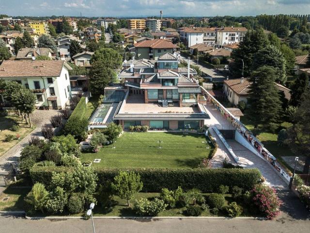 Prestigiosa casa di 1500 mq in vendita Via C. Armellini, Pantigliate, Lombardia