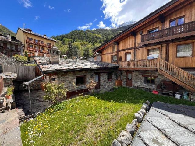 Prestigiosa casa di 278 mq in vendita Via Santa Barbara, 8, Courmayeur, Aosta, Valle d’Aosta
