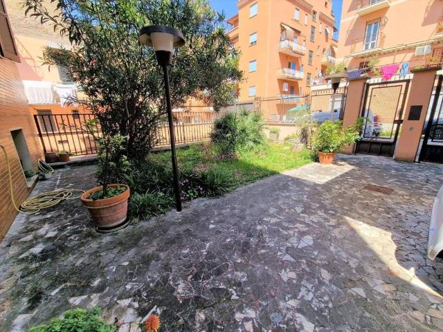 Prestigiosa casa di 226 mq in vendita Via degli Oleandri, Roma, Lazio