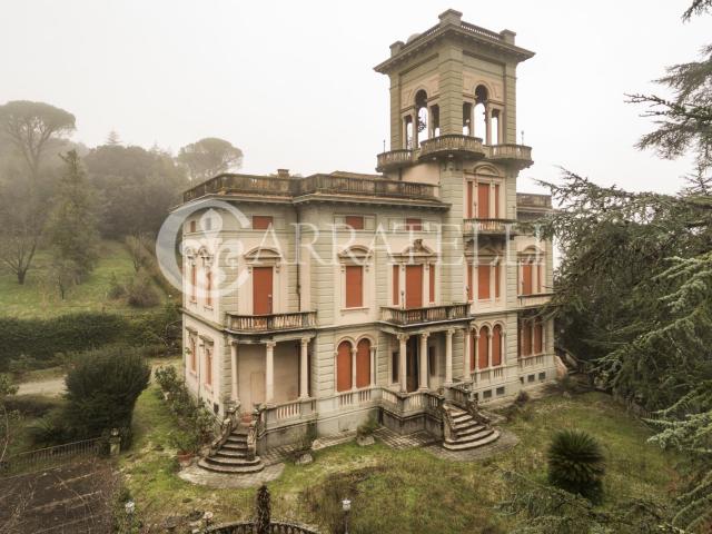Prestigiosa ed imponente villa in stile liberty ed Art Deco. 1300m² Lucca