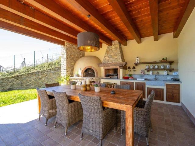 Prestigiosa Residenza di Charme nelle Colline delle Langhe 1162m² Serravalle Langhe