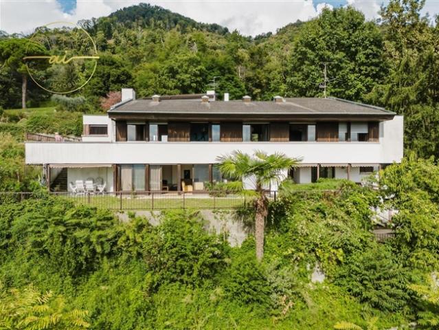 PRESTIGIOSE VILLA MIT PANORAMABLICK IN MORBIO