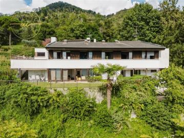 PRESTIGIOSE VILLA MIT PANORAMABLICK IN MORBIO
