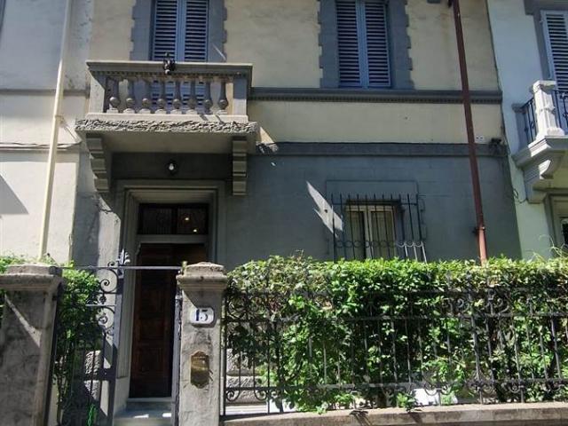Prestigioso villino d’epoca con giardino in affitto nell’Oltrarno