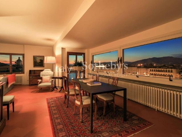 Prestigioso appartamento con terrazza sul Lungarno