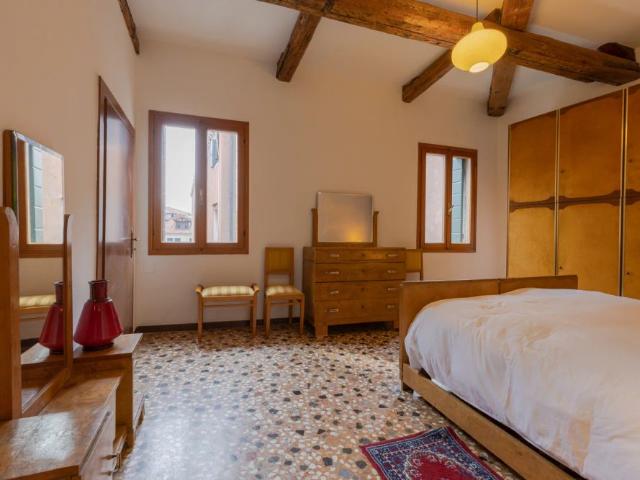 Prestigioso appartamento con vista canale