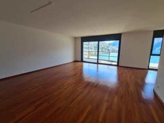 Prestigioso appartamento con vista lago mozzafiato
