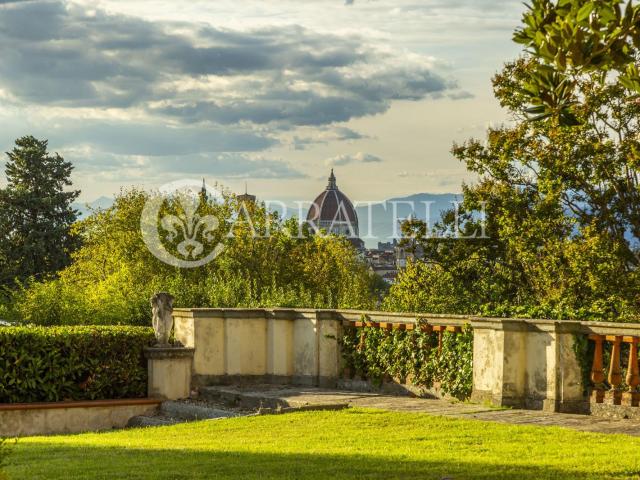 Prestigioso appartamento all’interno di una meravigliosa vil. 390m² Firenze