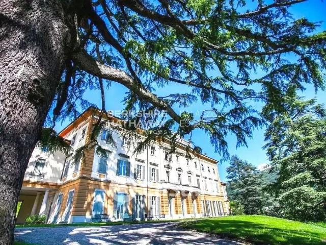Appartamento di prestigio di 210 m² in vendita Como, Italia