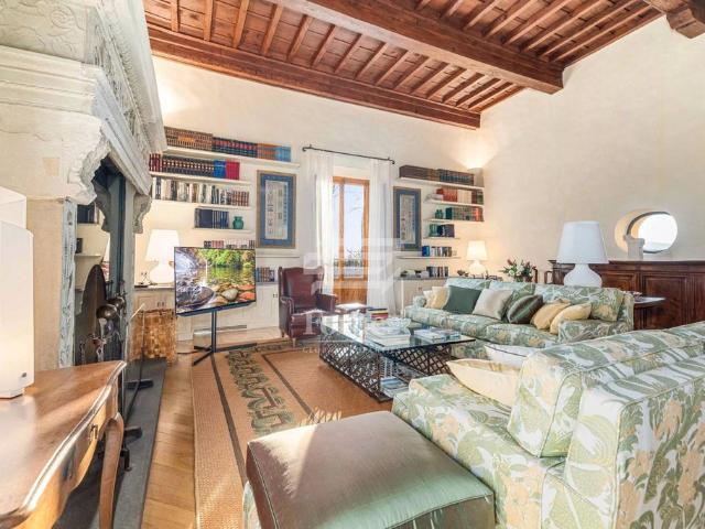 Prestigioso appartamento di 270 m² in vendita Firenze, Italia