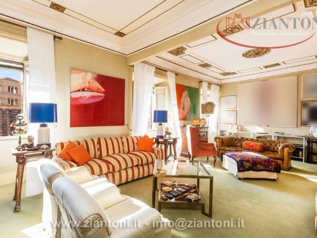 Appartamento di prestigio di 228 m² in vendita Piazza di San Lorenzo in Lucina, Roma, Lazio