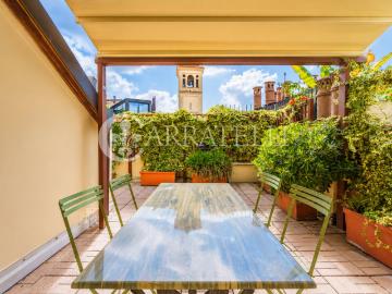 Prestigioso attico di 149 mq commerciali, disposto su due li. 149m² Milano