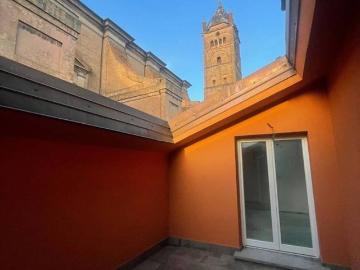 Prestigioso attico di 150 mq in vendita Via Altabella, 1, Bologna, Emilia Romagna