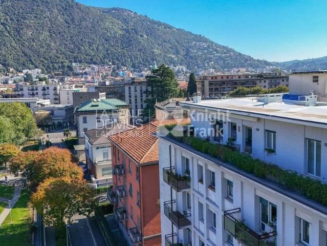 Prestigioso attico in vendita Como, Italia
