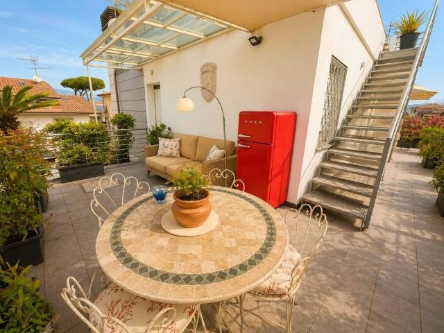Prestigioso attico in vendita Via mincio, 5, Camaiore, Toscana