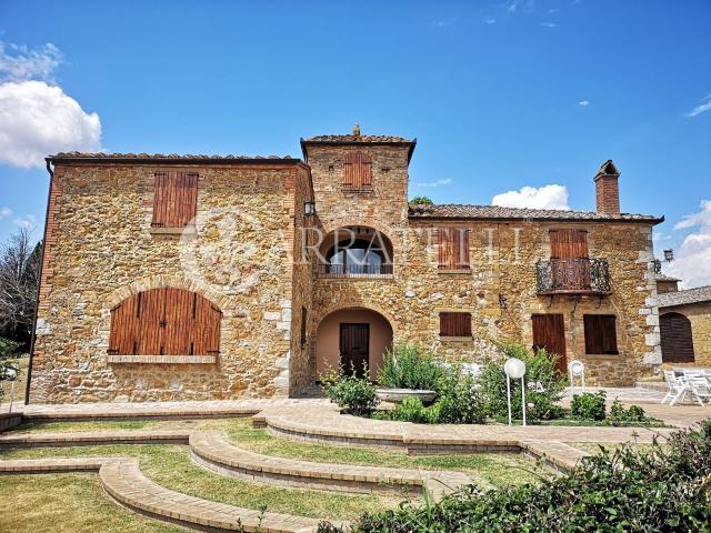 Una Residenza Panoramica Nel Cuore Della Val D’ORCIA 960m² Torrita di Siena