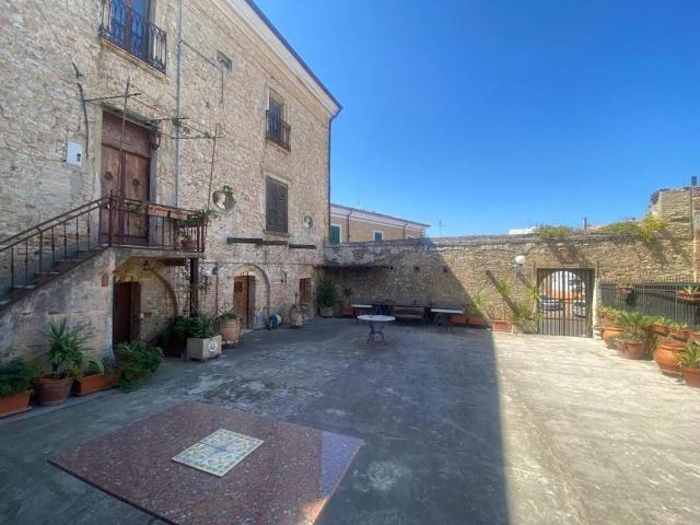Prestigioso complesso residenziale in vendita Piazza Umberto I, 5, San Martino in Pensilis, Molise