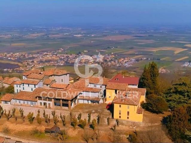 Prestigioso complesso residenziale in vendita Santa Giuletta, Lombardia