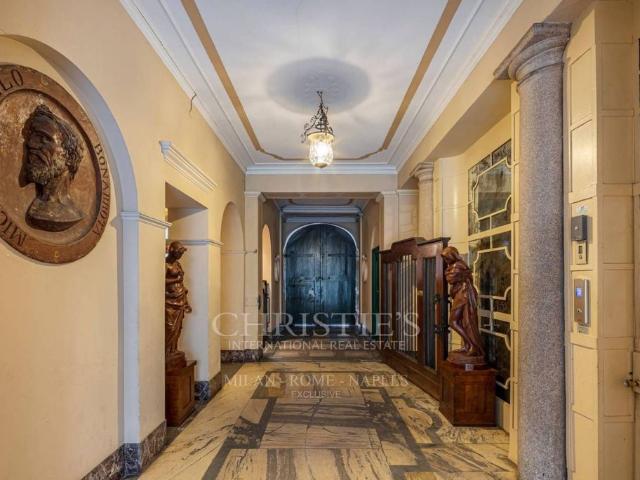 Palazzo di 500 m² in vendita Via San Primo, Milano, Lombardia