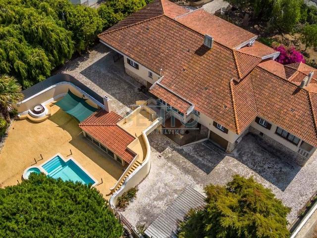 Prestigiada Mansão de 600m2 no centro das Caldas da Rainha!