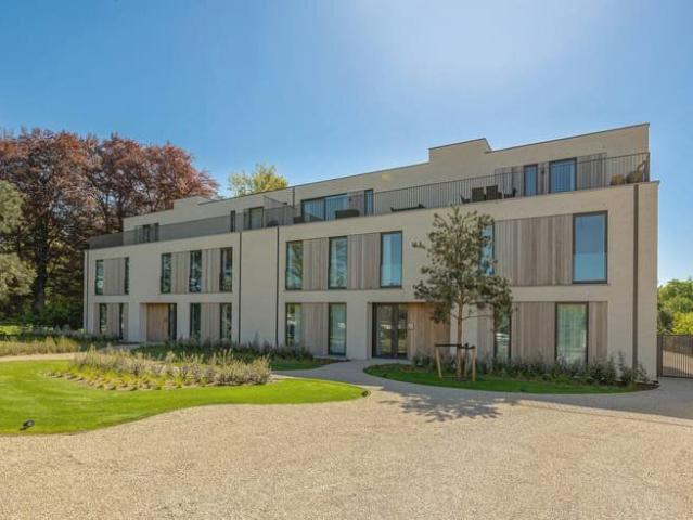 Prestigieus nieuwbouwappartement met ruime tuin en terras