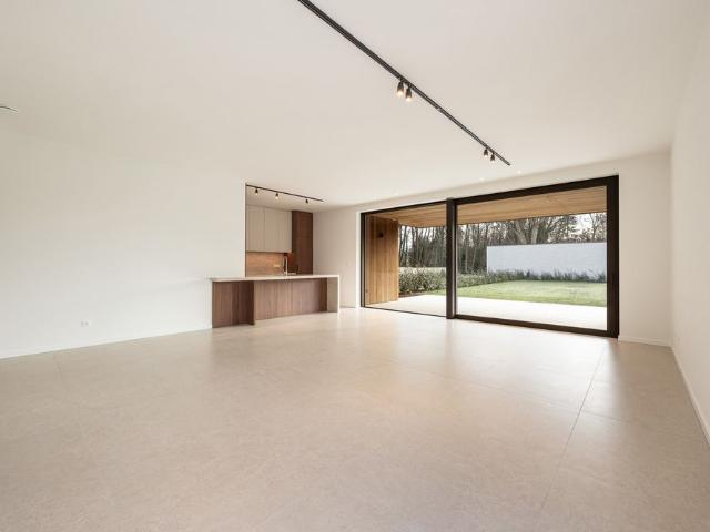 Prestigieus nieuwbouwappartement met ruime tuin en terras