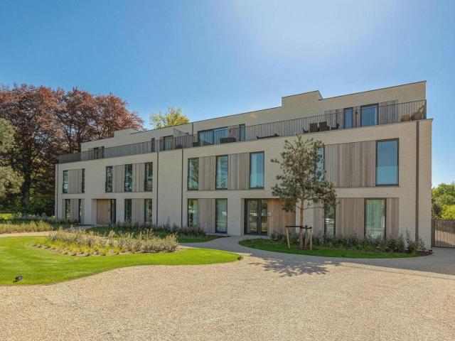 Prestigieus nieuwbouwappartement met ruime tuin en terras