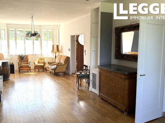 Prestigieuse demeure de 5 chambres, superbement située dans un charmant village avec toutes commerces locaux