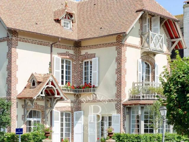 Maison de luxe de 11 pièces en vente à Deauville, France