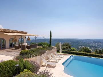Prestigieuse propriété avec vue imprenable, à louer vence
