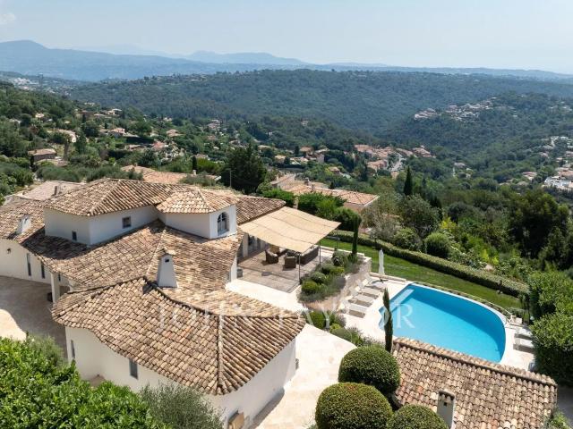 Prestigieuse propriété avec vue imprenable, à louer vence